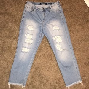 Hollister Ultra High-Rise Mom Jeans